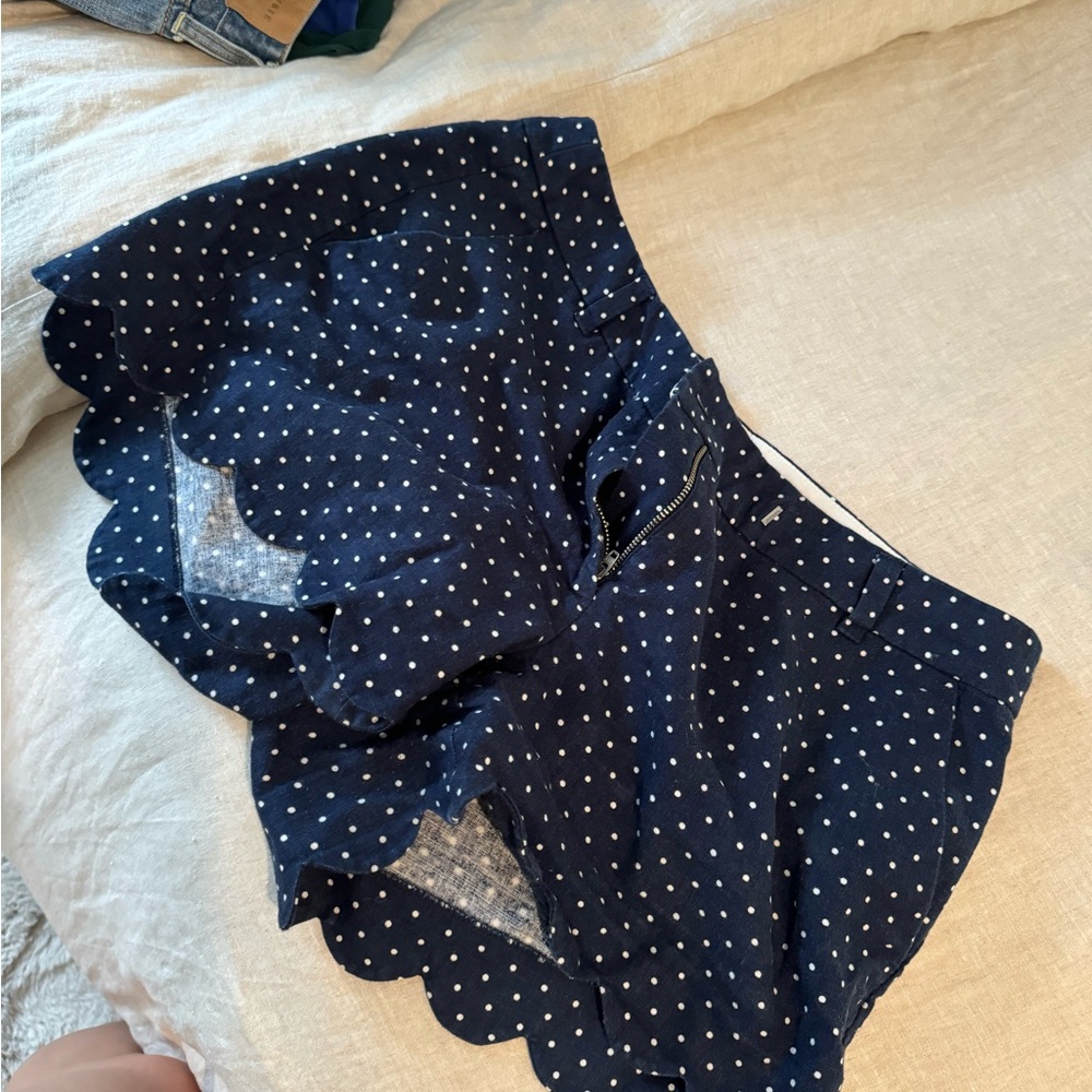 Shorts with scalloped edges